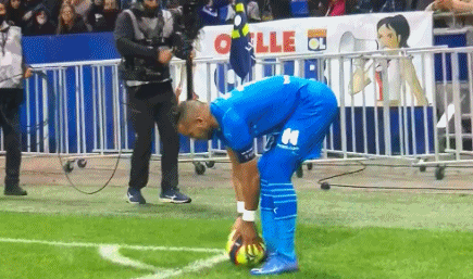 科贝记者：皇马仍在尝试续约维尼修斯，并认为他拥有非凡未来（科贝记者：皇马正推进维尼修斯续约，深信其未来无可限量）