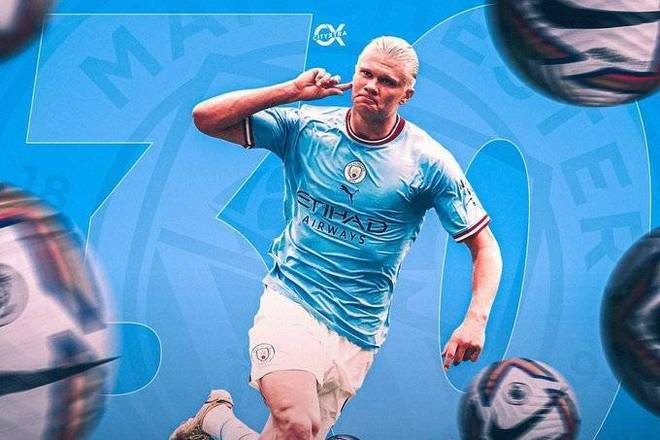 掘金主场有几位小球迷举牌支持威少：拉塞尔拿MVP