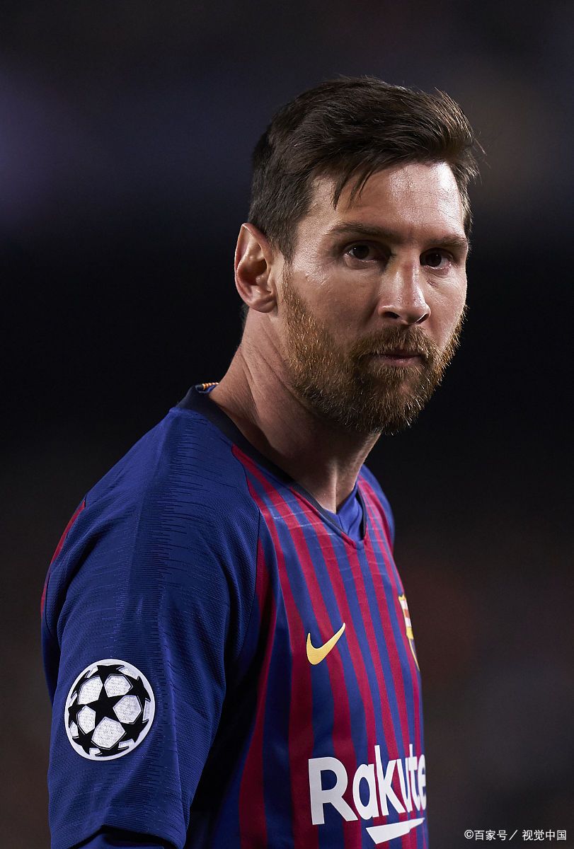 年度连斩55球！姆巴佩冲击C罗纪录，奋力创皇马历史新篇章（一年轰入55球！姆巴佩追击C罗纪录，力创皇马新纪元）