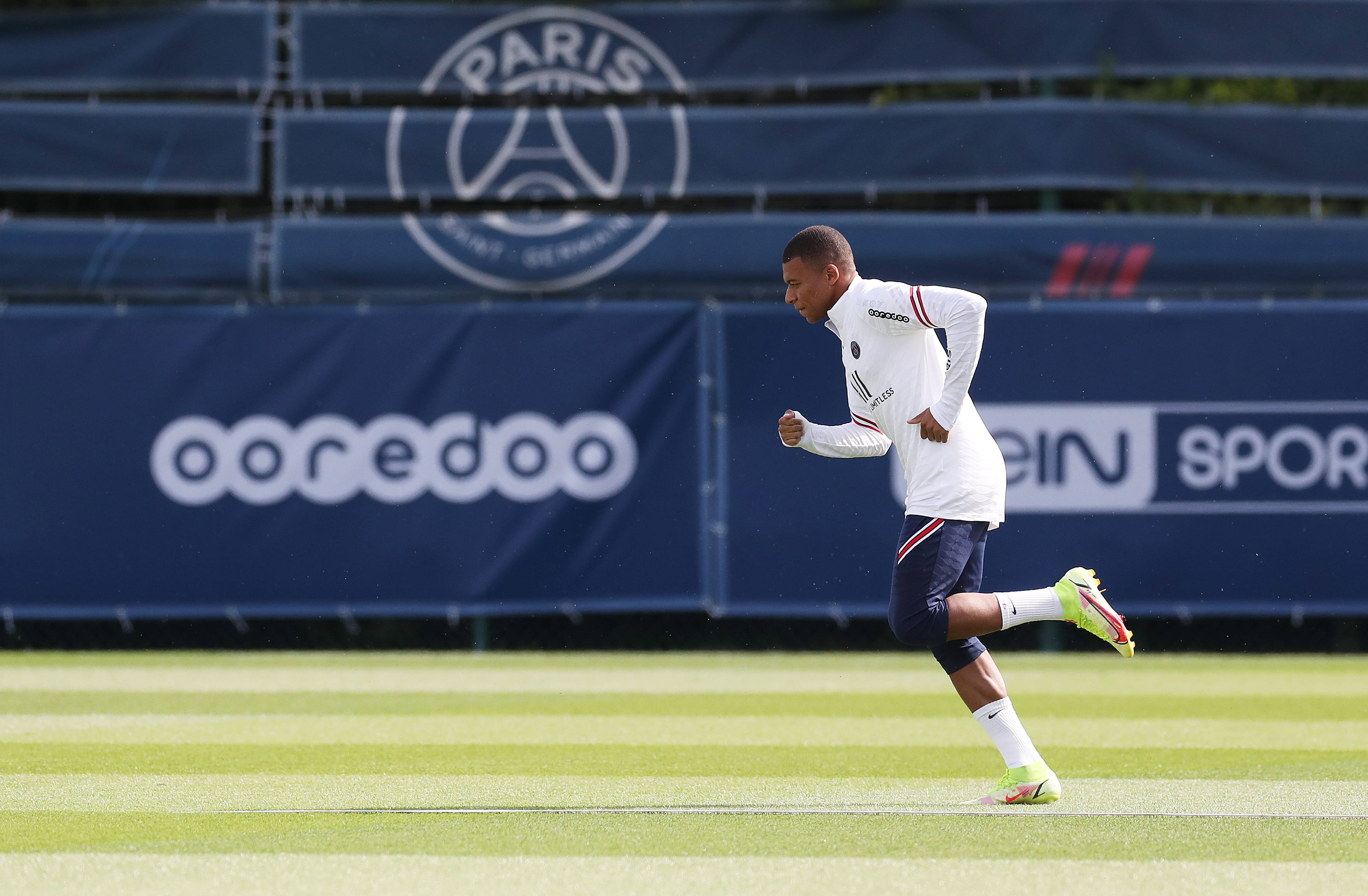 弗兰克：我的首选还是留在中国踢球；我带着喜悦与自豪离队（弗兰克：仍把留在中国踢球作为首选，带着喜悦与自豪告别球队）