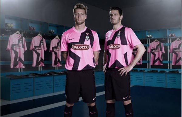 目睹15岁男孩山顶解说后，秘鲁甲转播商报销路费邀其出席联赛（15岁少年山顶解说走红，秘鲁甲转播商邀其到场并报销路费）