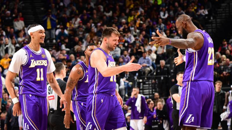 这次三分拉开比分差距（这记三分将分差拉开）