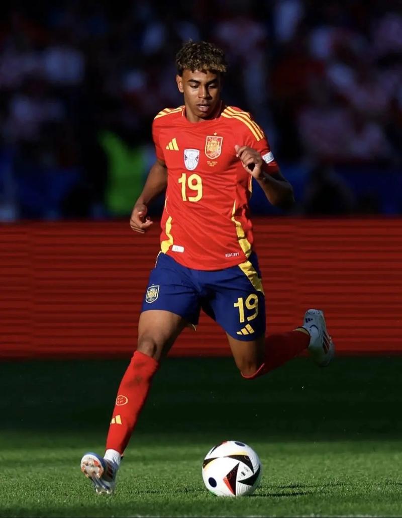 若日尼奥：萨拉赫是个好球员，我相信他很快能重整旗鼓（若日尼奥：萨拉赫实力不俗，我相信他很快会找回状态）