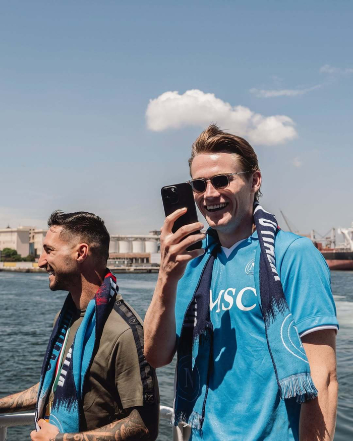 凯恩连续4场欧冠破门，拜仁队史仅罗本、莱万曾连续5场进球（凯恩欧冠四连场破门，拜仁史上仅罗本和莱万曾达成五连场进球）