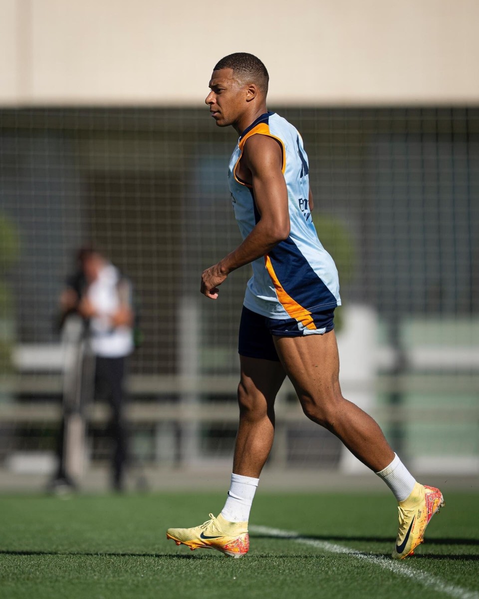 3-2！石川祐希9分+二连胜詹内利绝杀尼科洛夫21分难救主（詹内利绝杀助队3-2险胜！石川祐希9分收获二连胜，尼科洛夫砍21分仍无力回天）